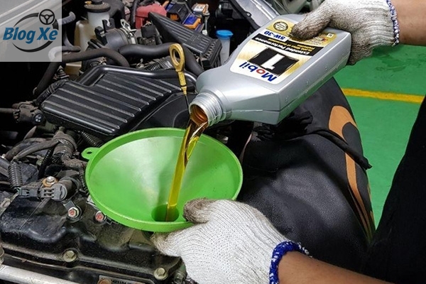 Các dấu hiệu cảnh báo cần thay dầu động cơ