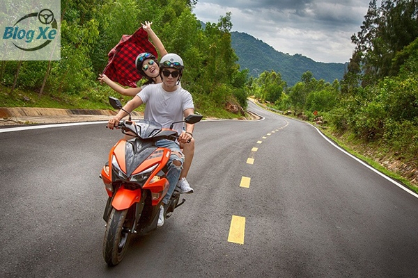 Cách đi xe máy lên dốc và xuống dốc đúng kỹ thuật