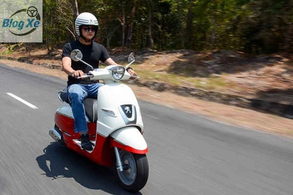 Kinh nghiệm lái xe máy đường dài an toàn và tiết kiệm sức