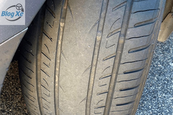 Lốp xe ô tô mòn không đều – nguyên nhân và cách khắc phục