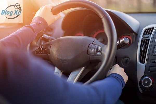 Vì sao nên khởi động xe ô tô vài phút trước khi chạy?