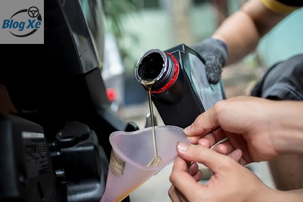 Bao lâu nên thay nhớt xe máy một lần để bảo vệ động cơ tối ưu?